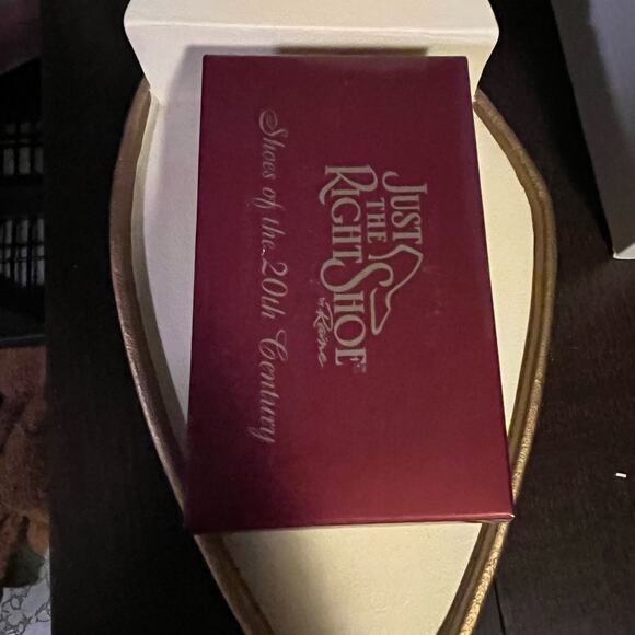 Just the Right Shoe Courtly Riches - Picture 2 of 13